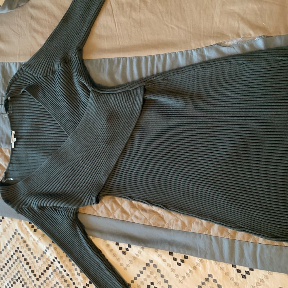 Dress - Picture 2 of 4